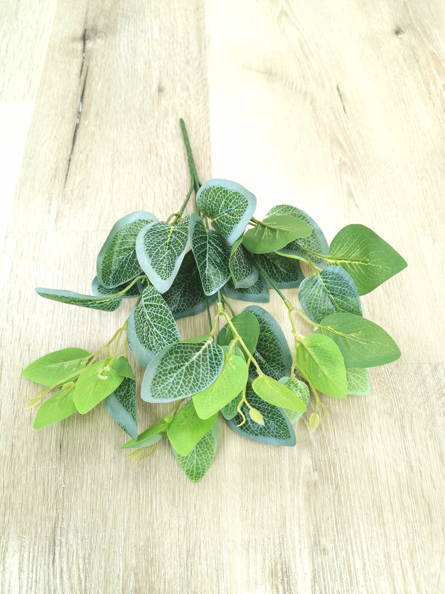 Artificial leaf, 2 available colors: green and red