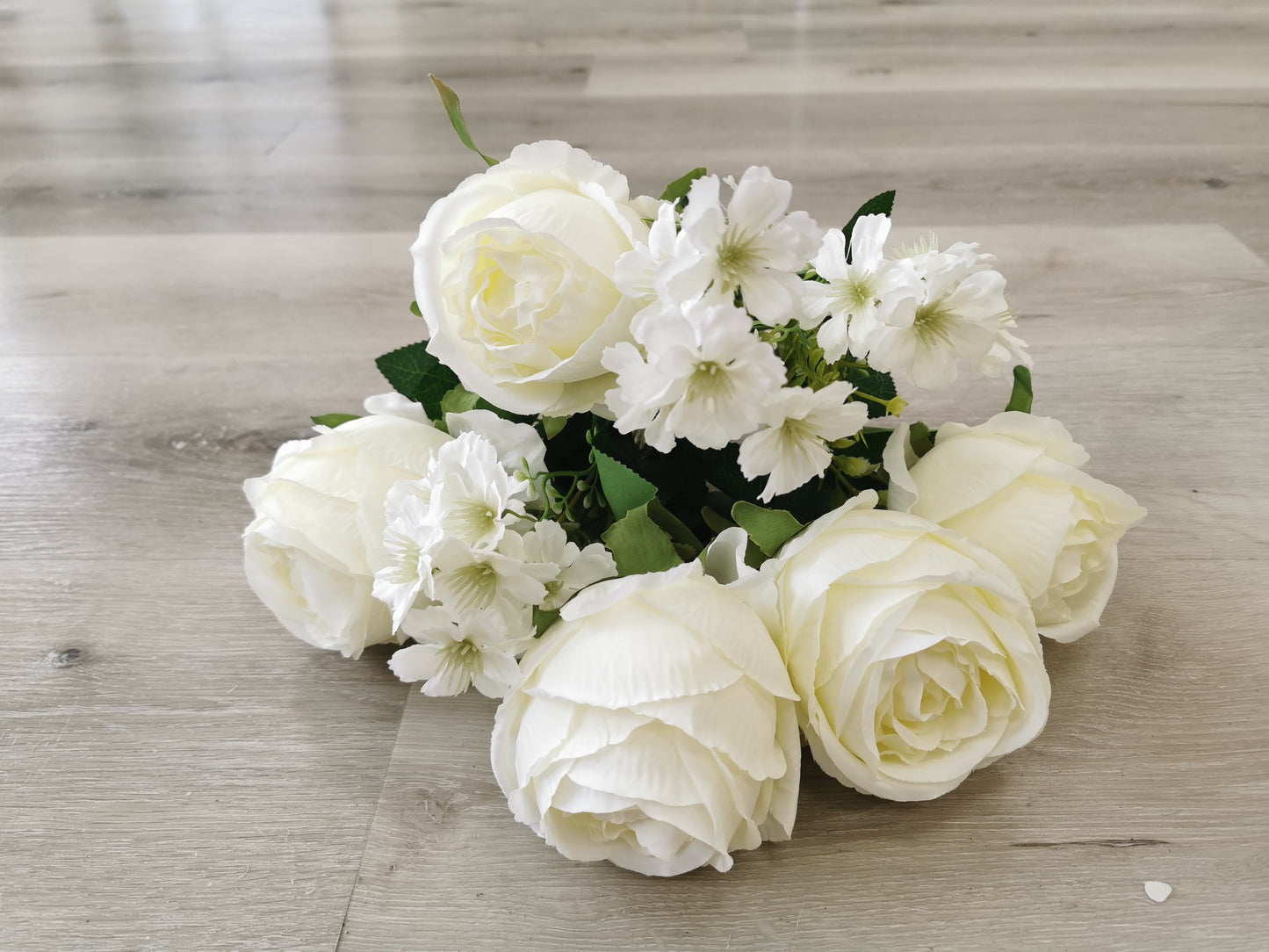 5 heads with 4 fillers Rose, 5 available colors: White, Pink, Orange, Yellow and mixed-color