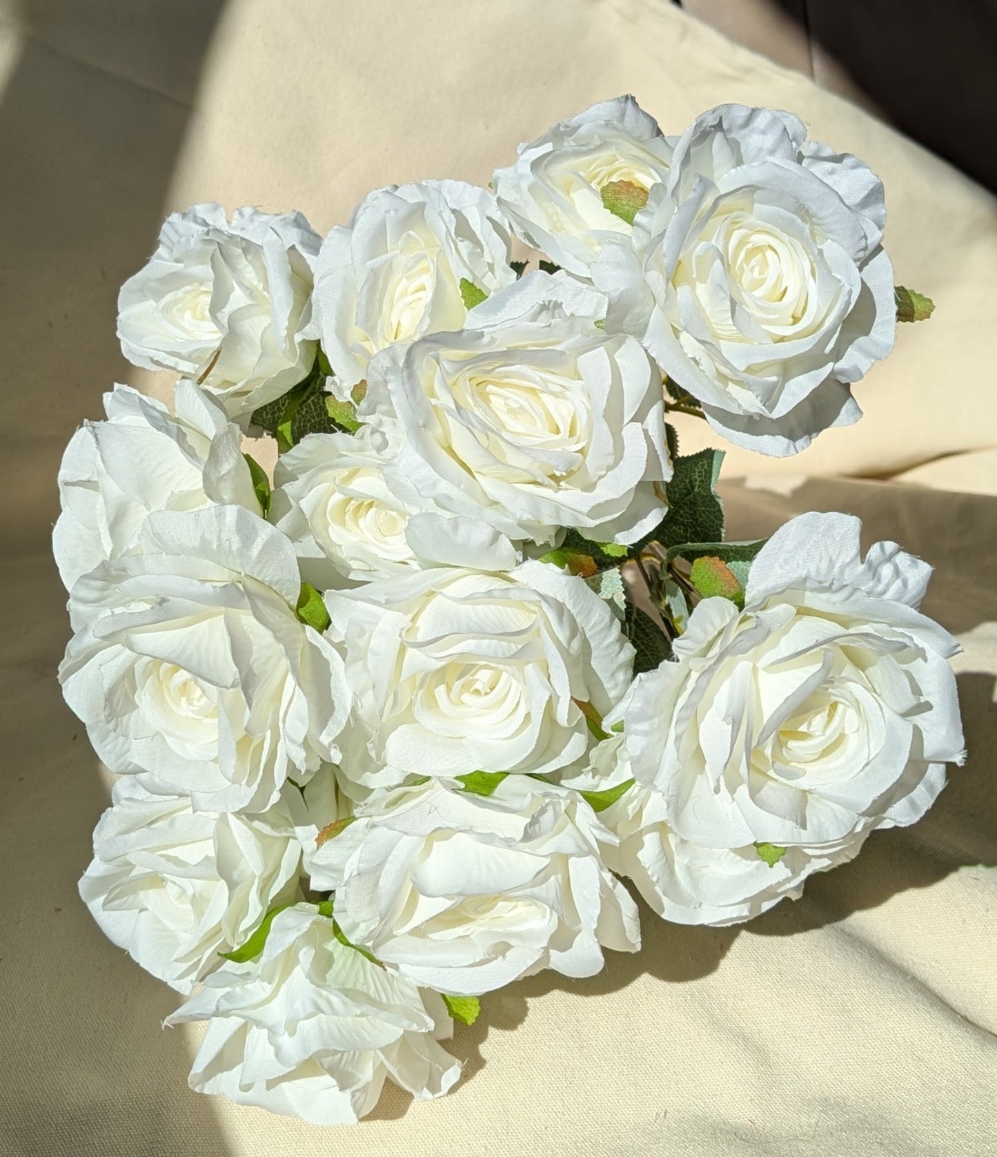 15 heads Rose, 3 available colors: White, Yellow and Pink