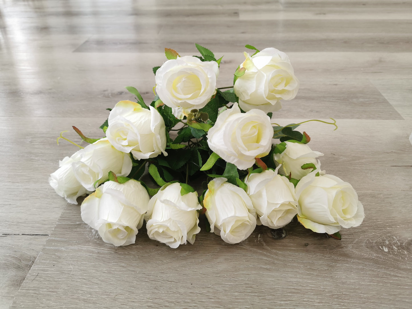 12 heads Rose, 2 available colors: White and Pink