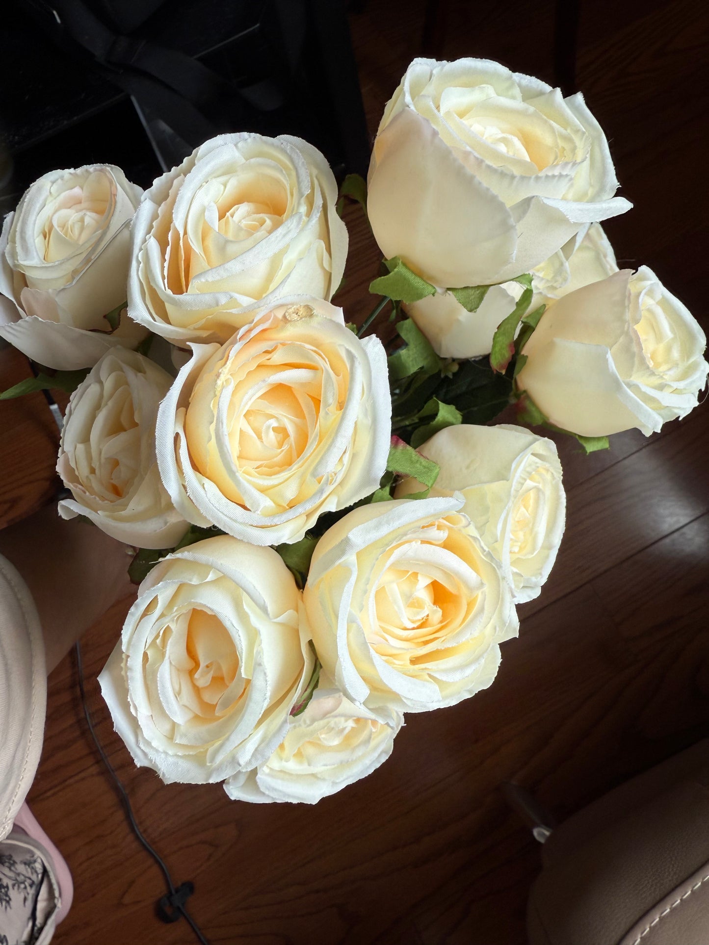 12 heads Rose, 4 available colors: Burgundy, Pink, Coffee and Yellow