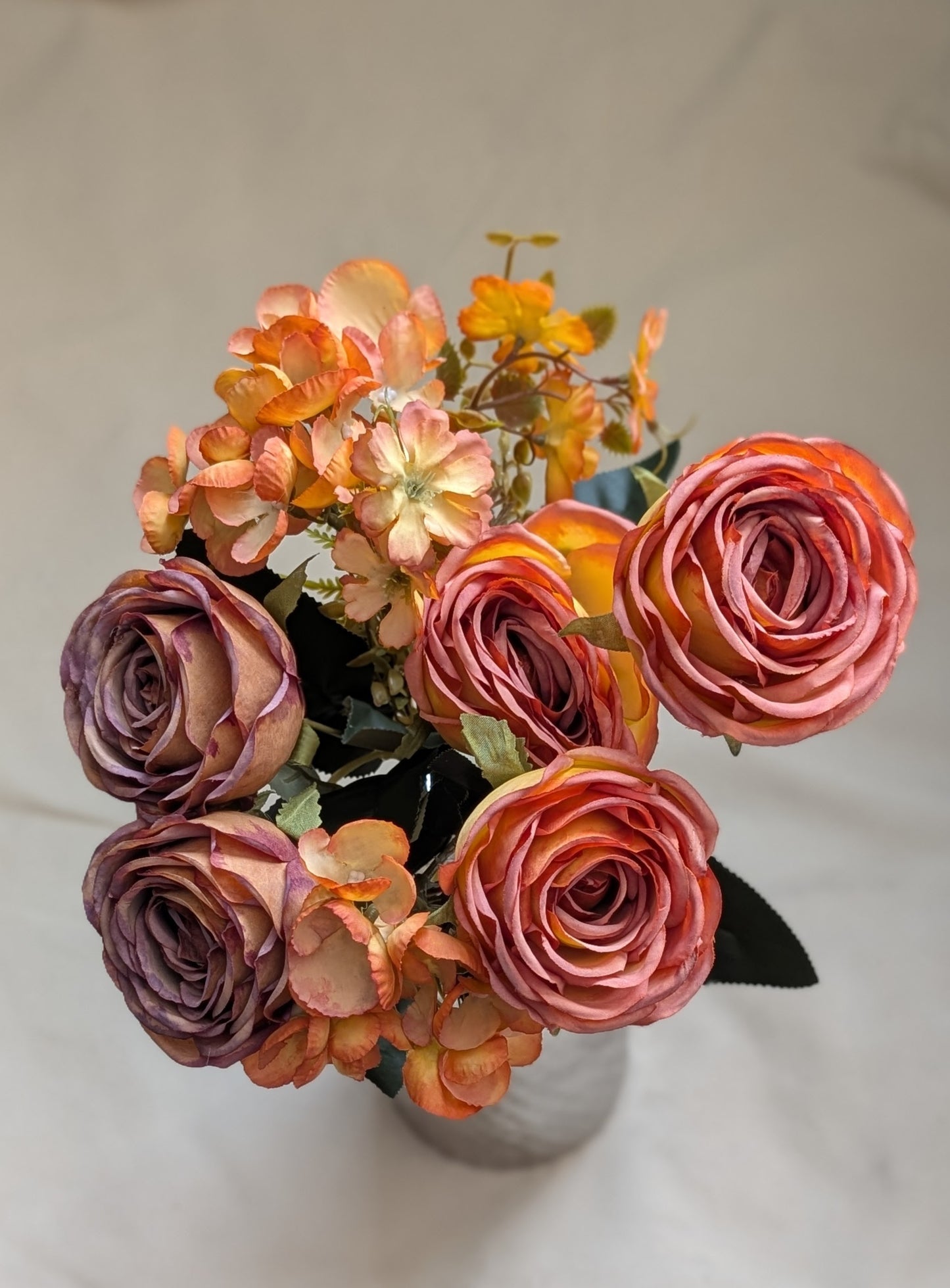 5 heads with 4 fillers Rose, 5 available colors: White, Pink, Orange, Yellow and mixed-color