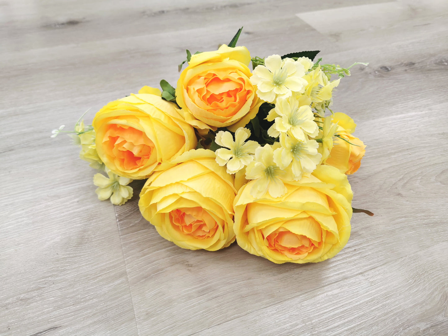 5 heads with 4 fillers Rose, 5 available colors: White, Pink, Orange, Yellow and mixed-color