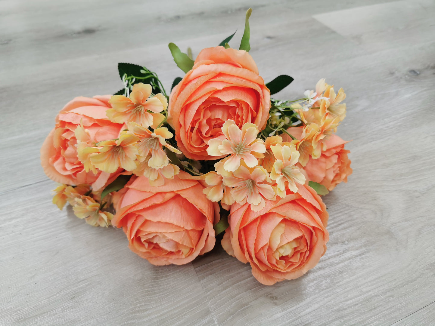 5 heads with 4 fillers Rose, 5 available colors: White, Pink, Orange, Yellow and mixed-color