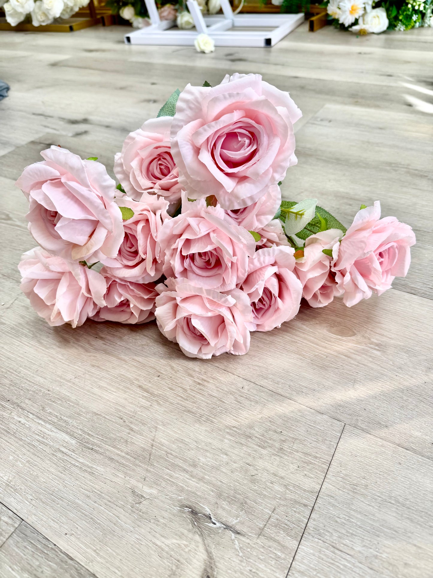 15 heads Rose, 3 available colors: White, Yellow and Pink