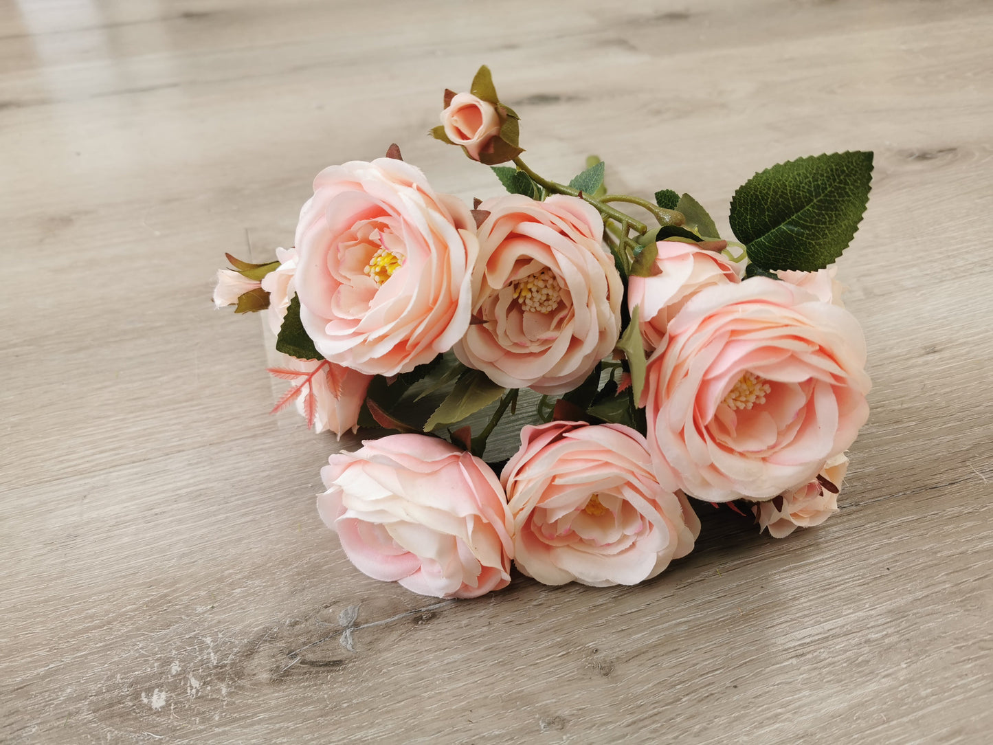 13 heads Rose, 4 available colors: White, Champagne, Pink and Purple