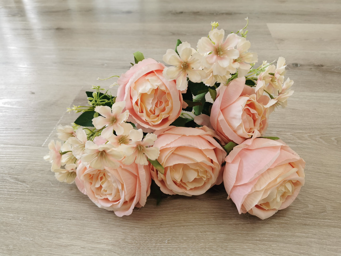 5 heads with 4 fillers Rose, 5 available colors: White, Pink, Orange, Yellow and mixed-color
