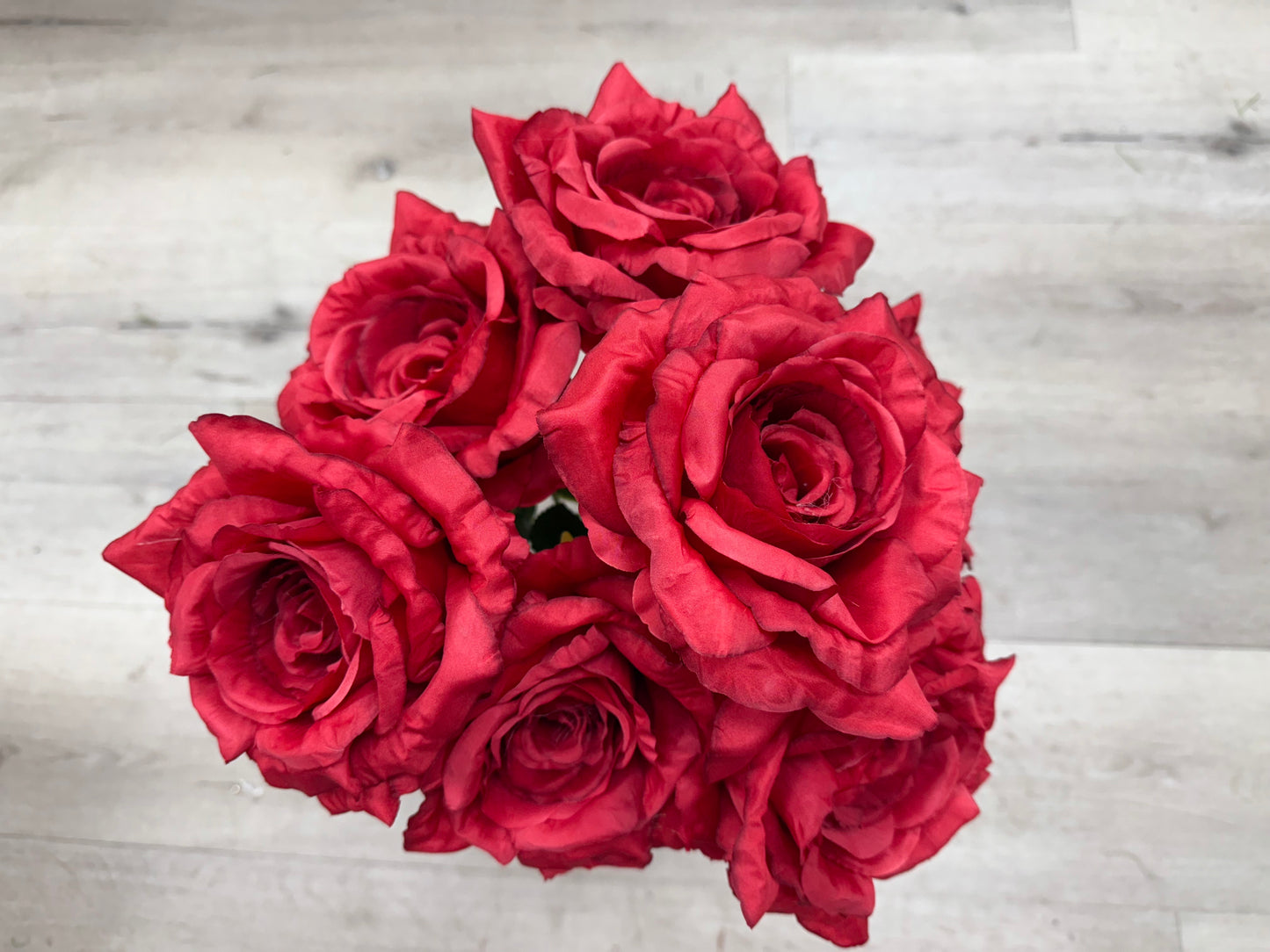 7 heads jumbo size rose. 3 available colors: White, Red, and Burgundy