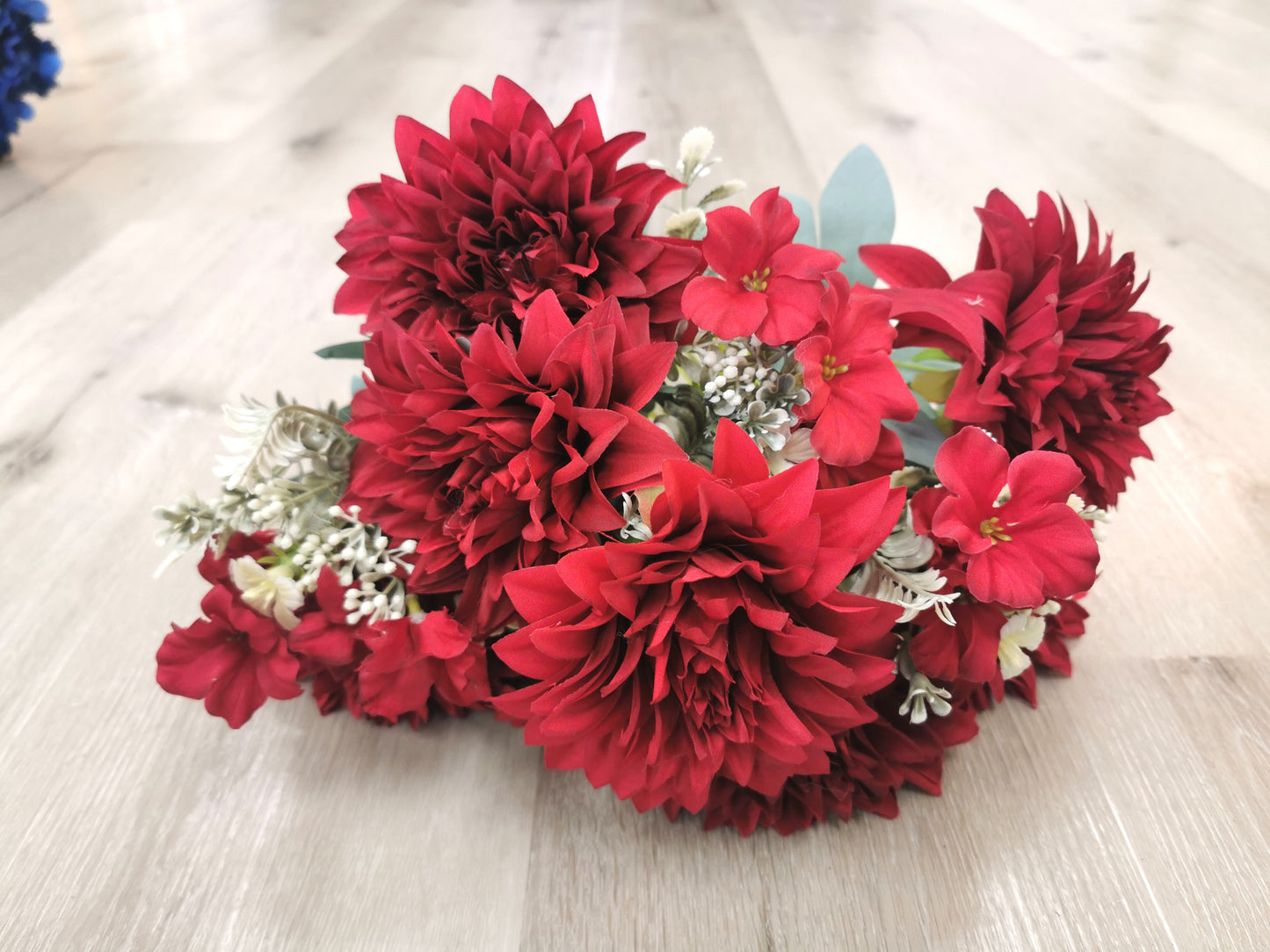 7 heads Dahlia with 4 fillers, 4 available colors: Light Pink, Blue, Burgundy and Coffee