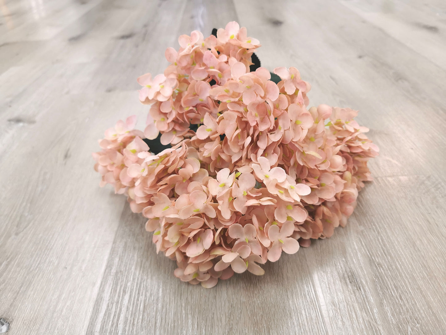 7 heads Hydrangea (small petal), 4 available colors: Burgundy, White, Coffee and Lilac