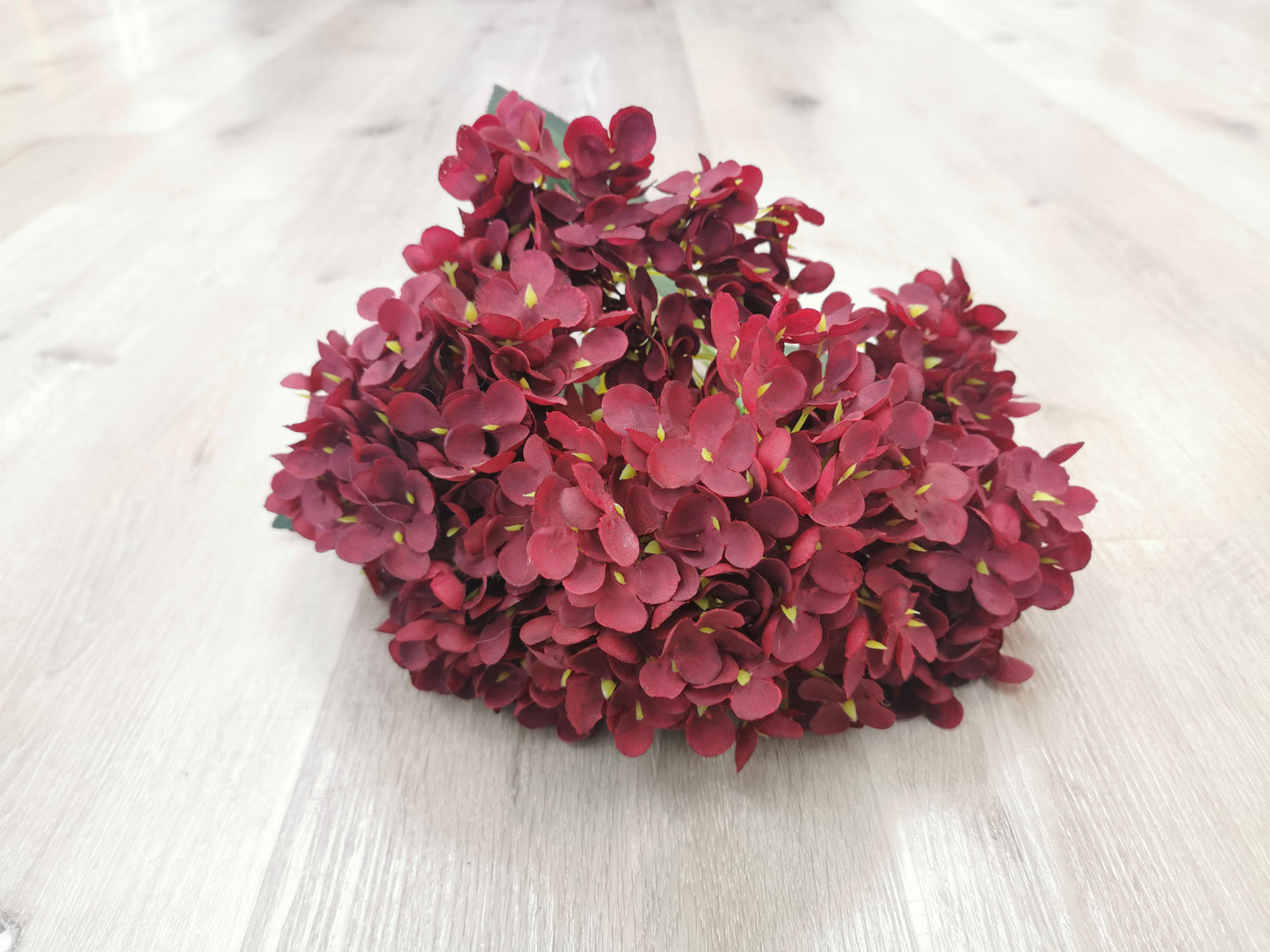 7 heads Hydrangea (small petal), 4 available colors: Burgundy, White, Coffee and Lilac