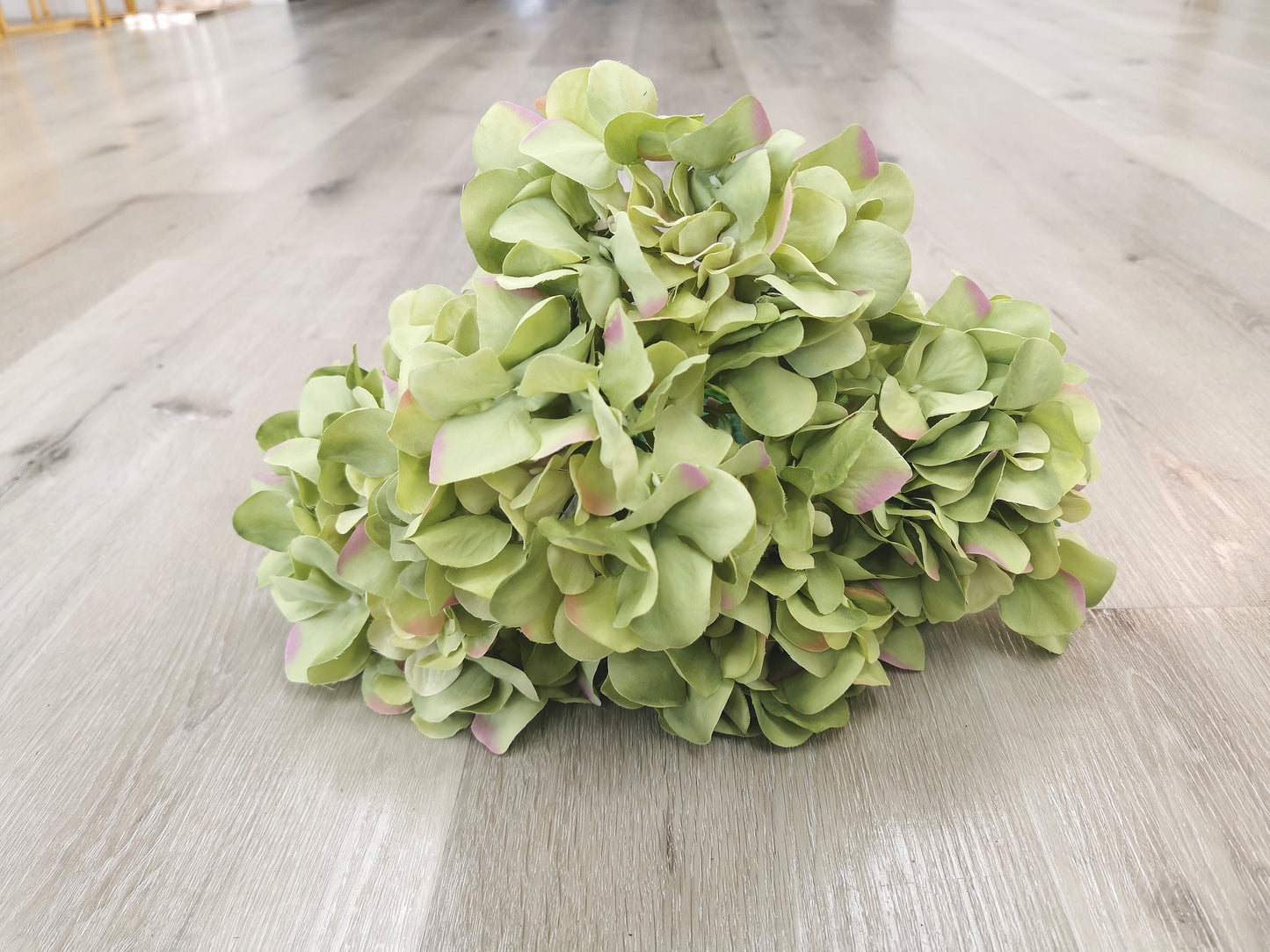 5 heads Hydrangea (small petals), 7 available colors: Pink, Black, Dark blue, light Blue, Purple, Light Purple, Coffee.