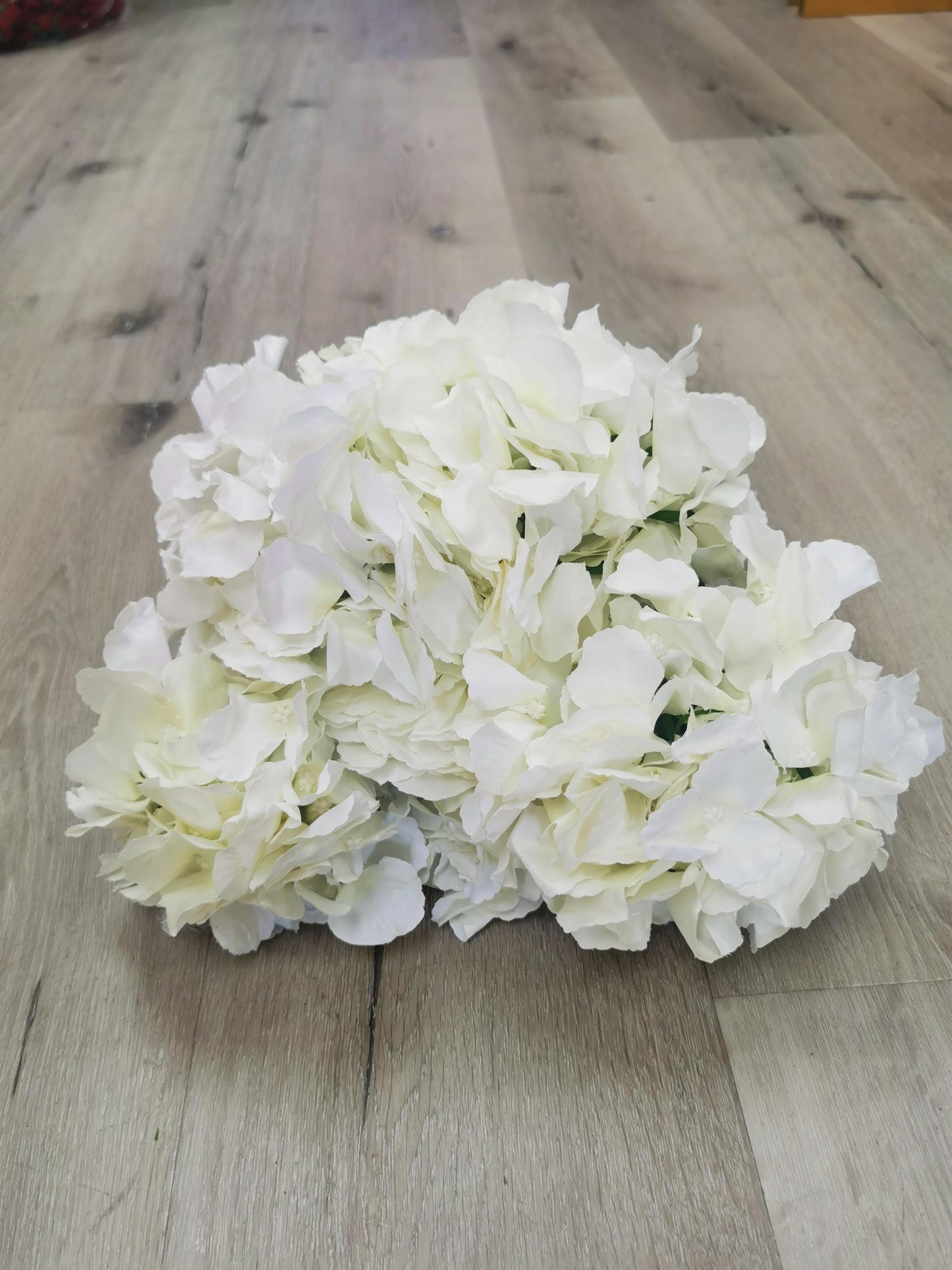 6 heads Hydrangea (large petals), 5 available colors: White, Hot Pink, Red, Purple, and Orange