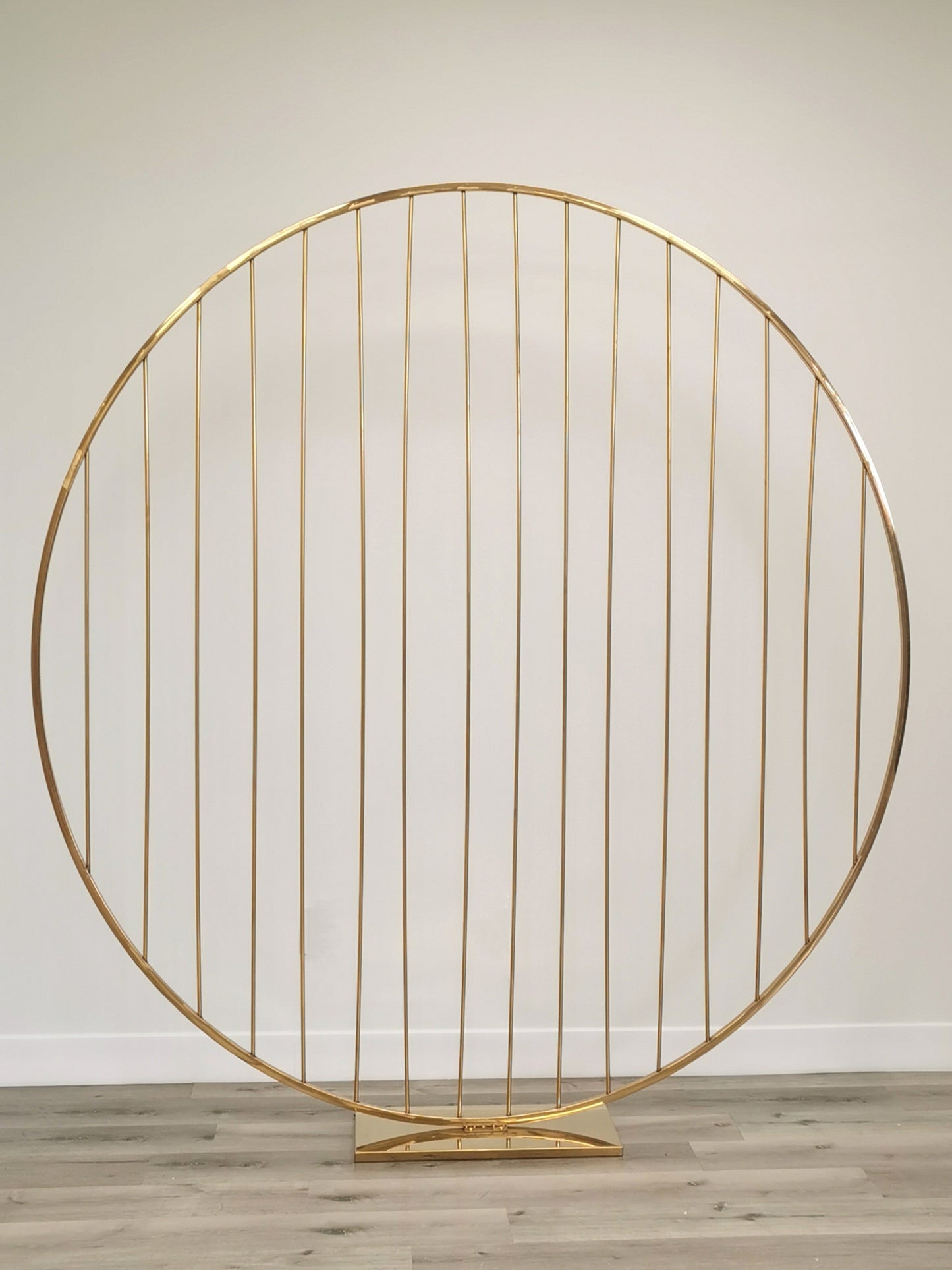 Crown gold round backdrop frame, diameter 79"