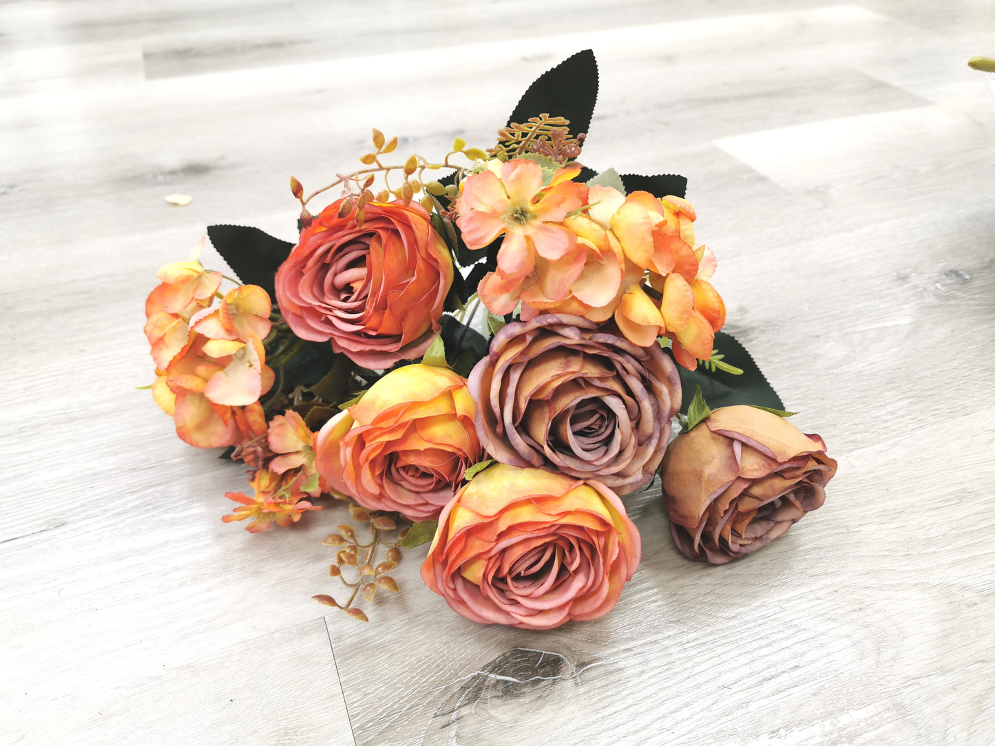 5 heads with 4 fillers Peony, 2 available colors: Green and Orange