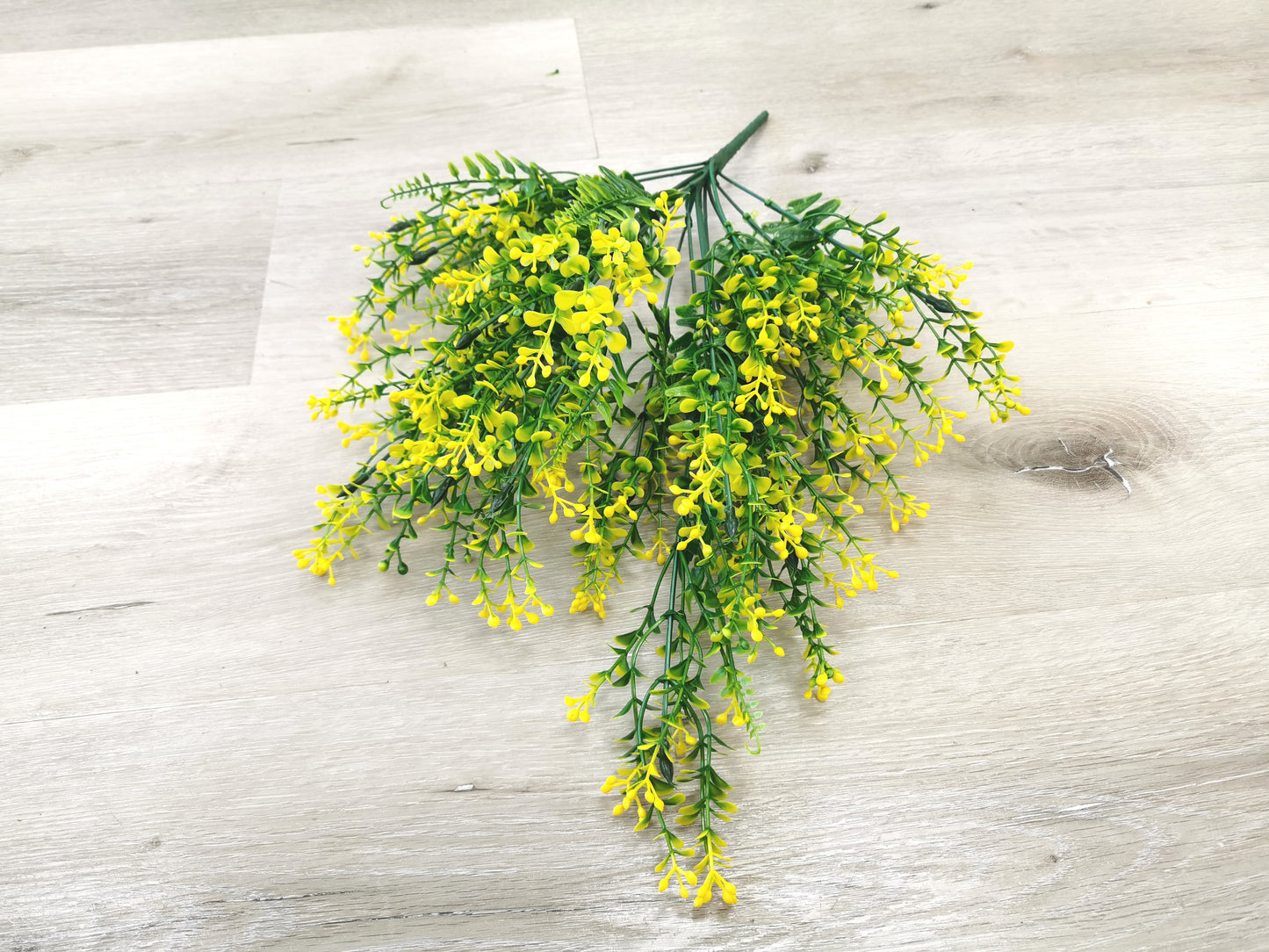 18 heads Green Grass Greenery, available colors: White and Yellow