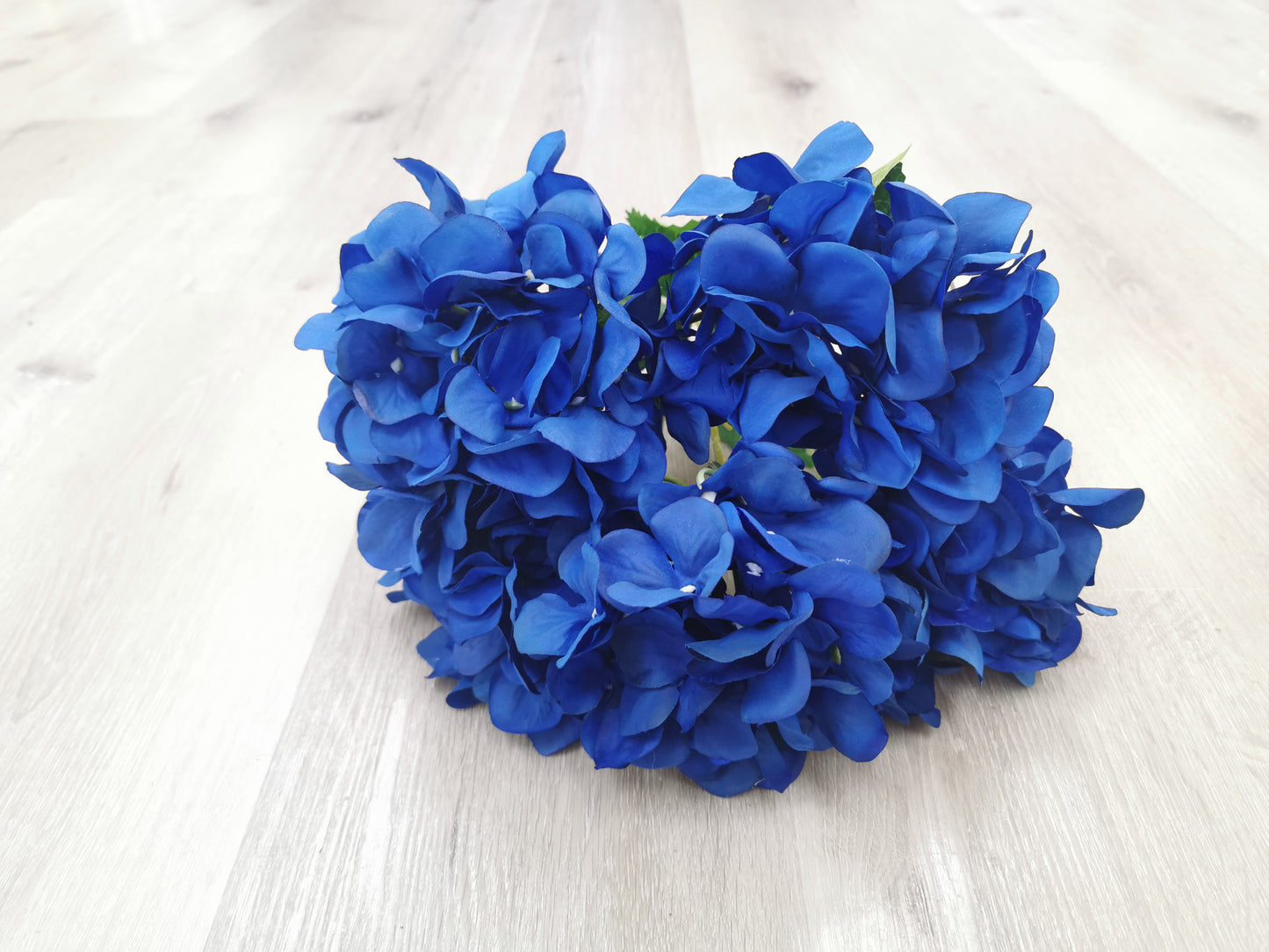 5 heads Hydrangea, available colors: Pink, Black, Dark blue, light Blue, Blue, Green, Purple, Light Purple, Coffee.