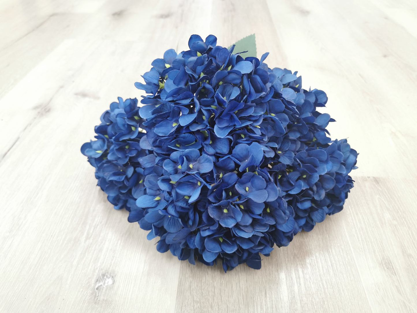 5 heads Hydrangea, available colors: Pink, Black, Dark blue, light Blue, Blue, Green, Purple, Light Purple, Coffee.