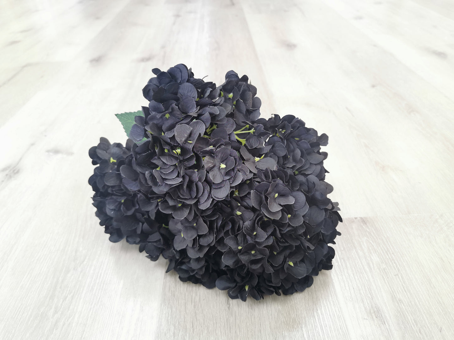 5 heads Hydrangea, available colors: Pink, Black, Dark blue, light Blue, Blue, Green, Purple, Light Purple, Coffee.