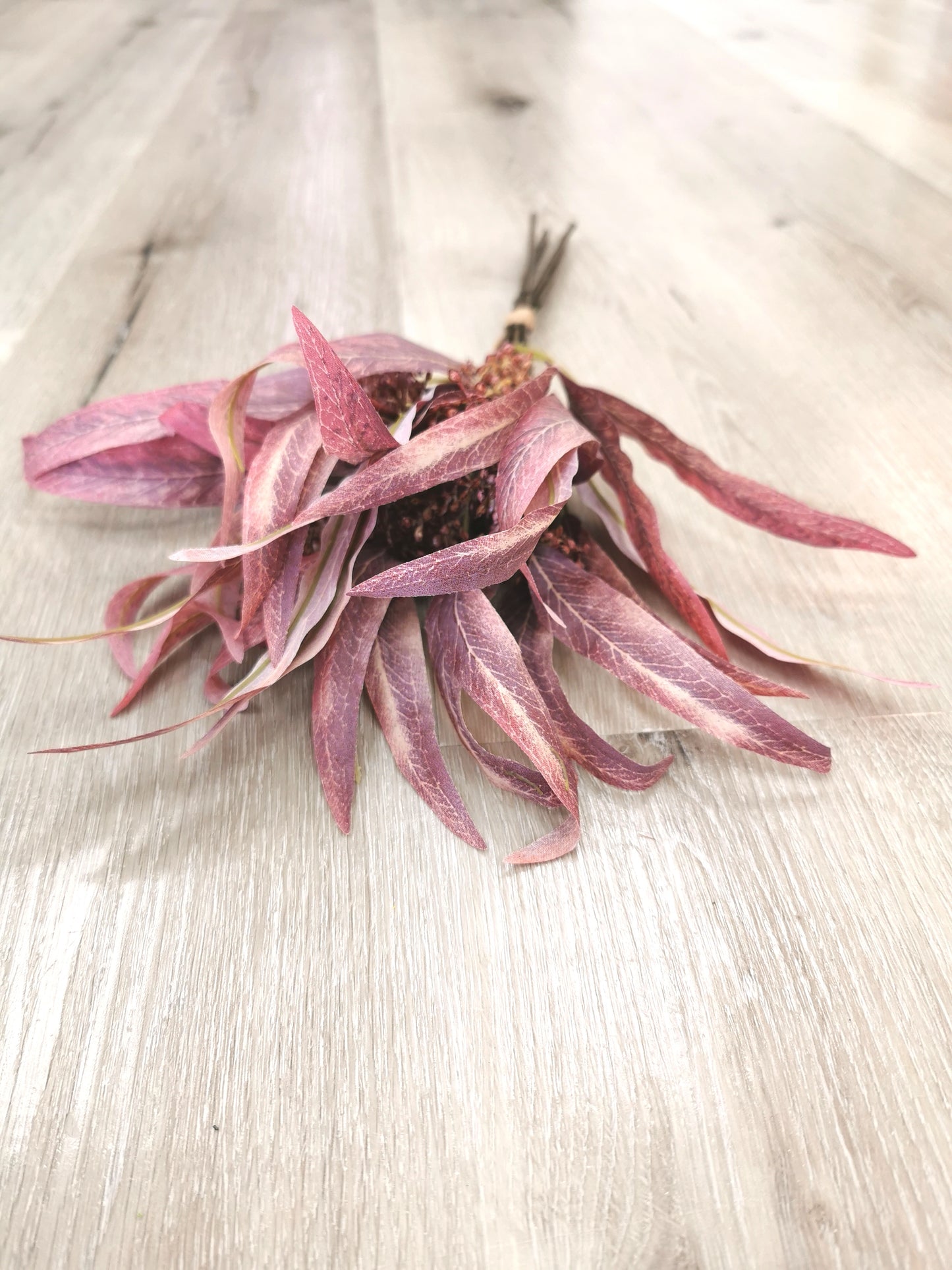 A Bunch of Leaf, available colors: Light Brown and Dusty Red