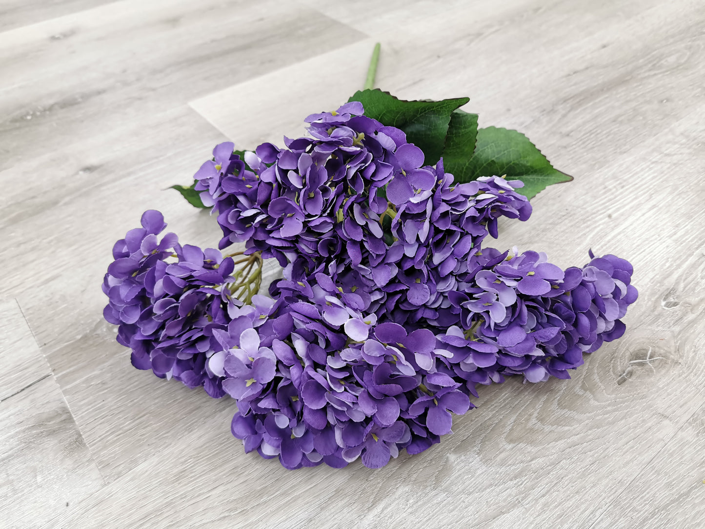 5 heads Hydrangea, available colors: Pink, Black, Dark blue, light Blue, Blue, Green, Purple, Light Purple, Coffee.