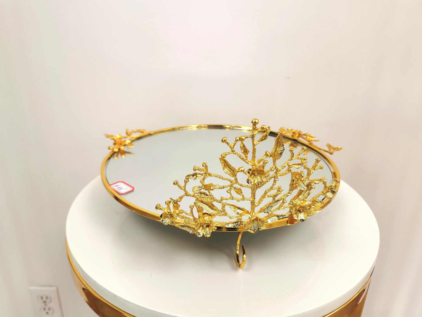 Gold mirror cake stand, diameter: 12'' and 13''.